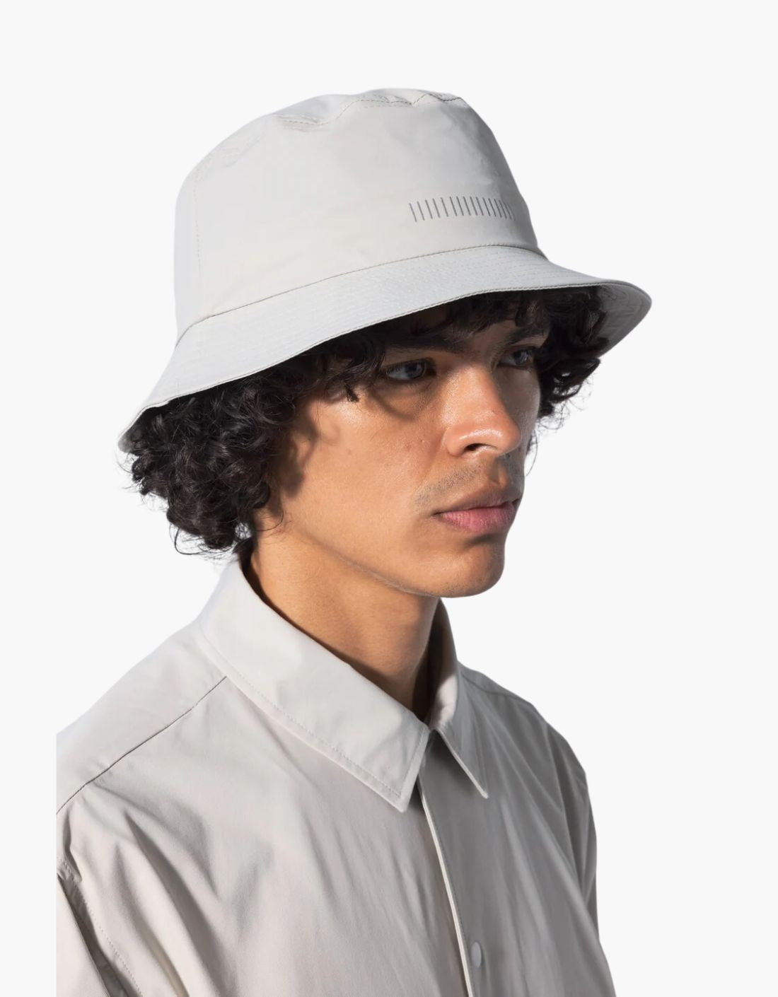 Bucket hat lineas