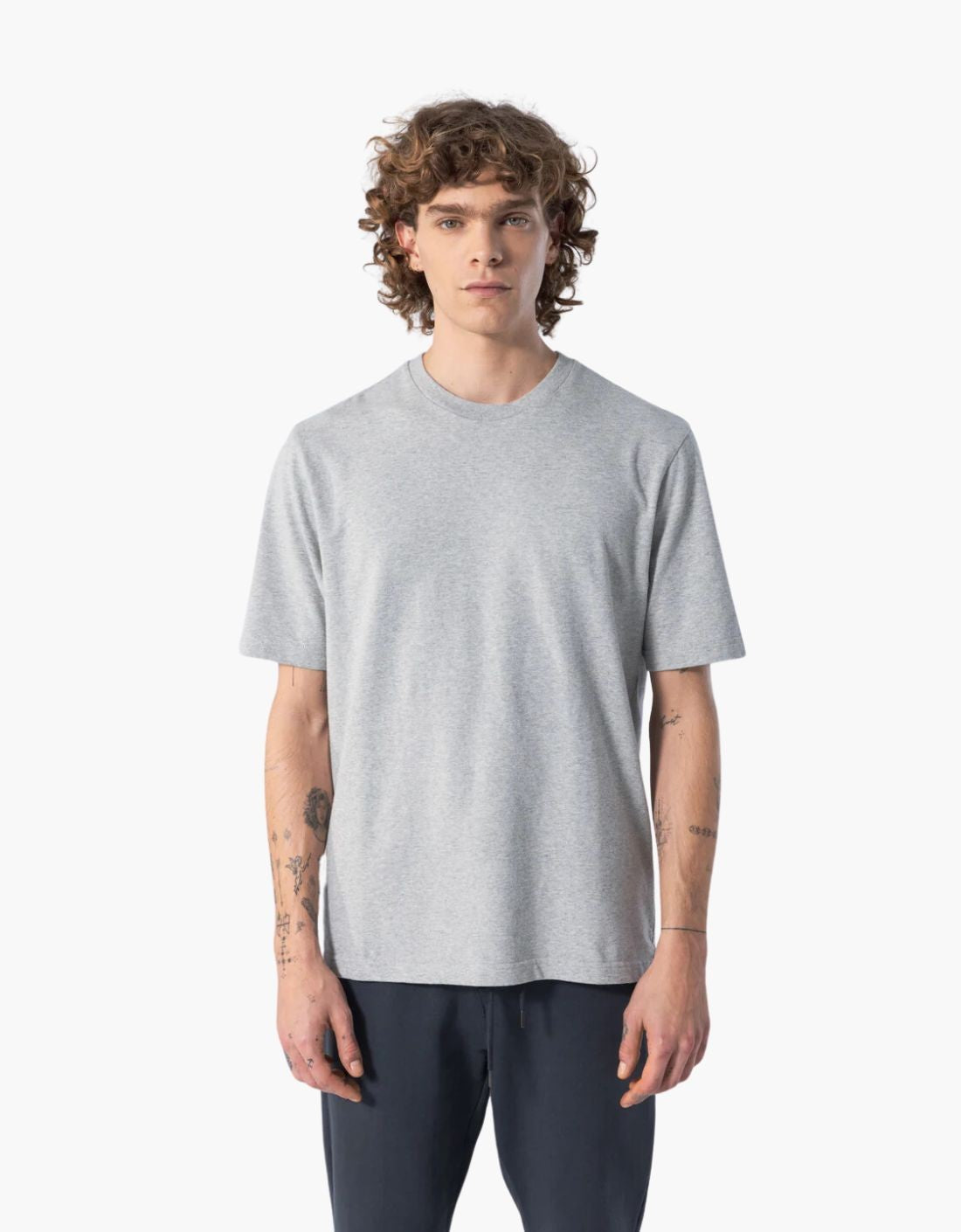 "Basic U" short-sleeved cotton T-shirt