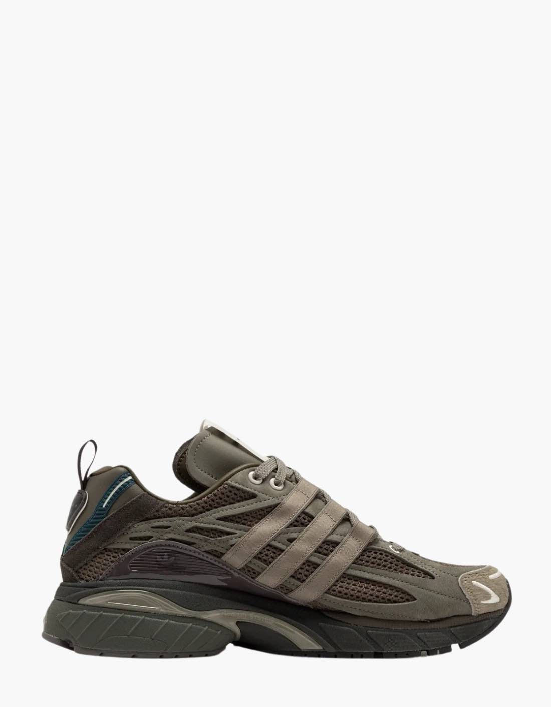 Zapatilla "Adistar Cushion" - ADIDAS X SFTM // Verde