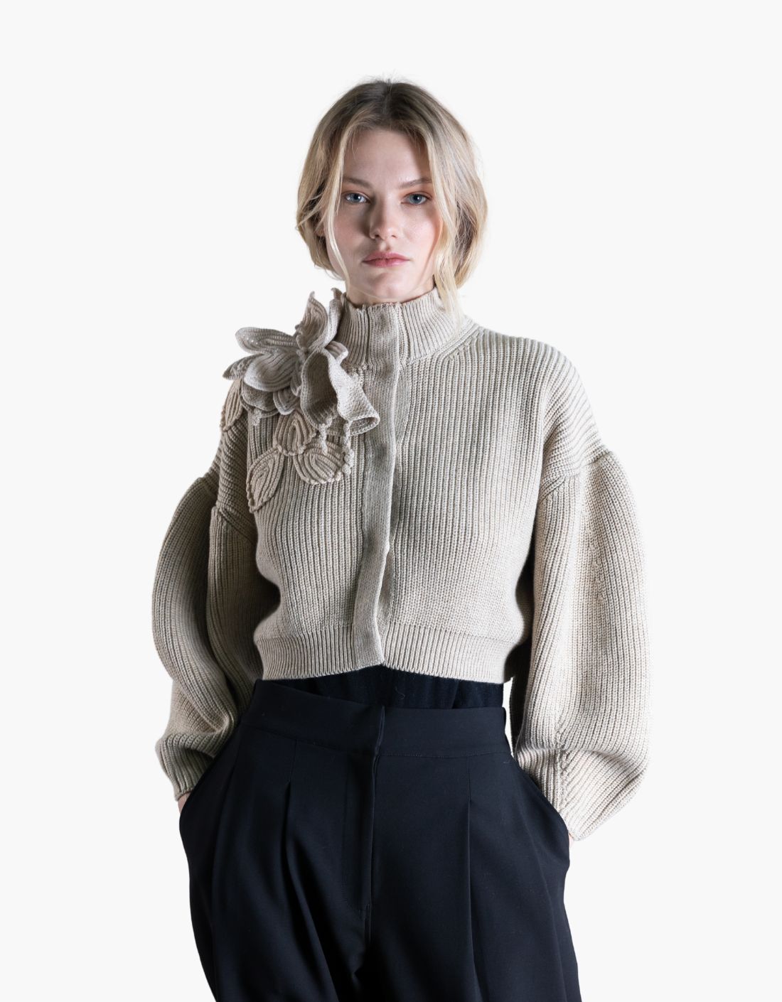 Cardigan corto botones flor con lana