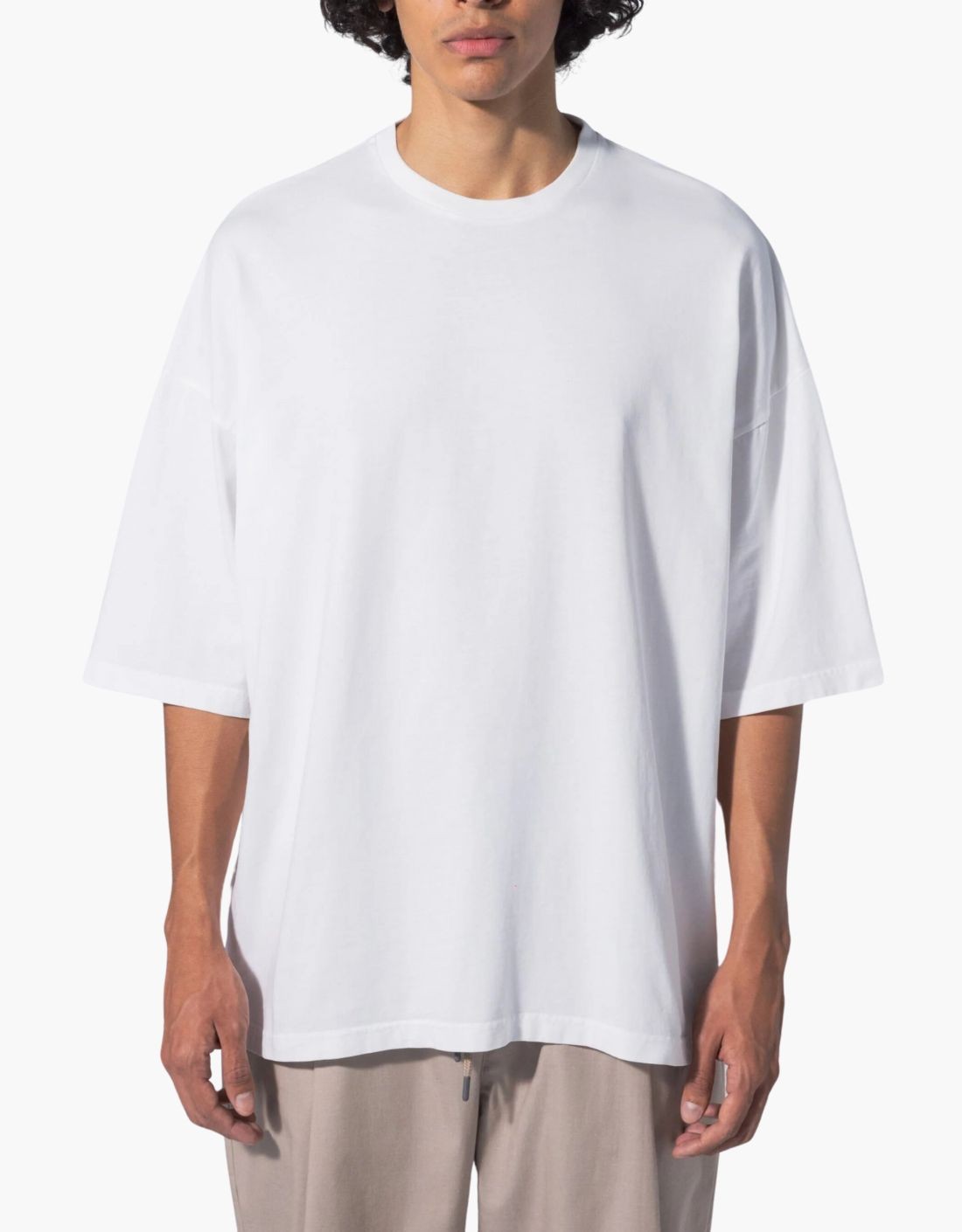 Camiseta "Basic U" algodón oversize