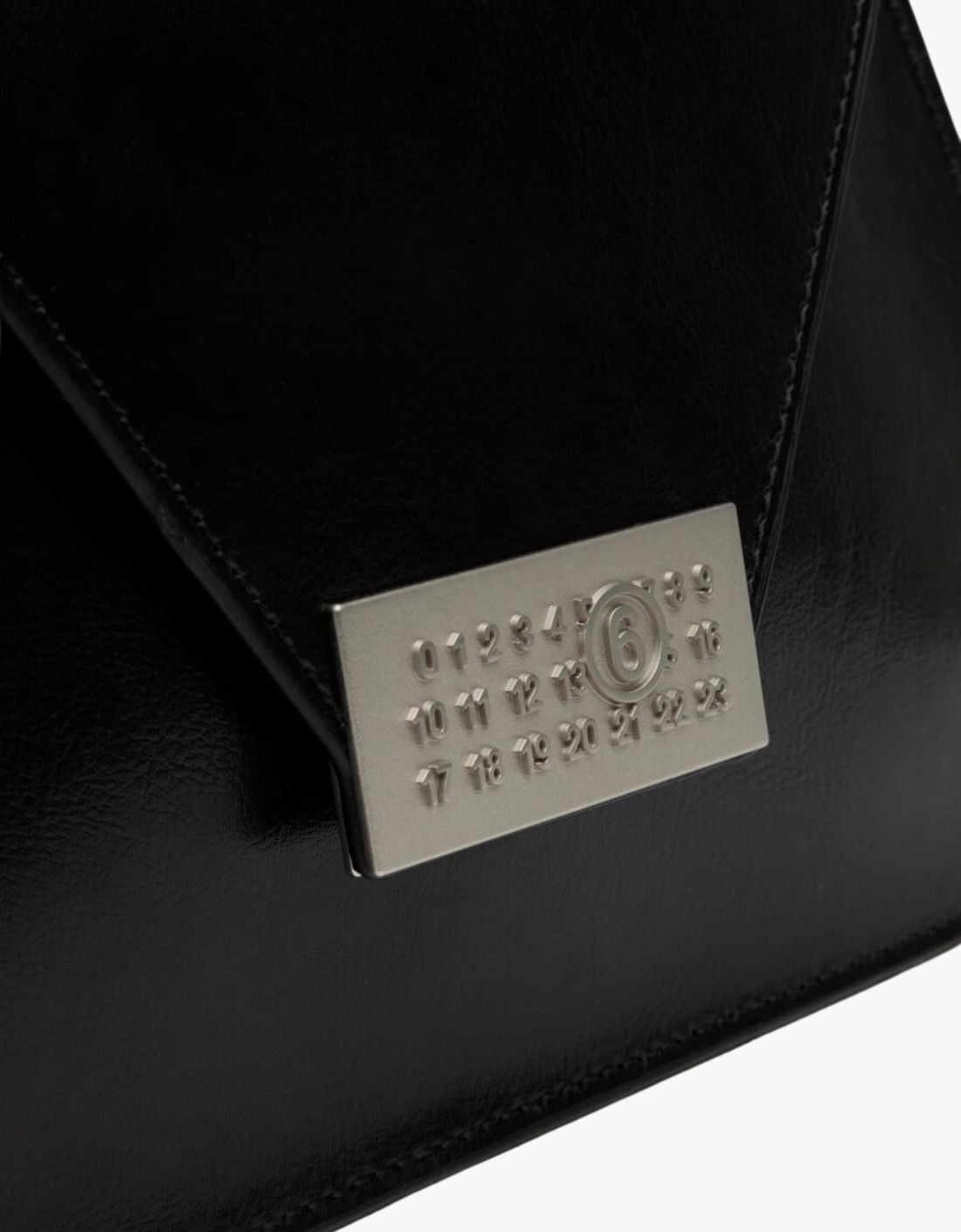 Bolso triangular MM6