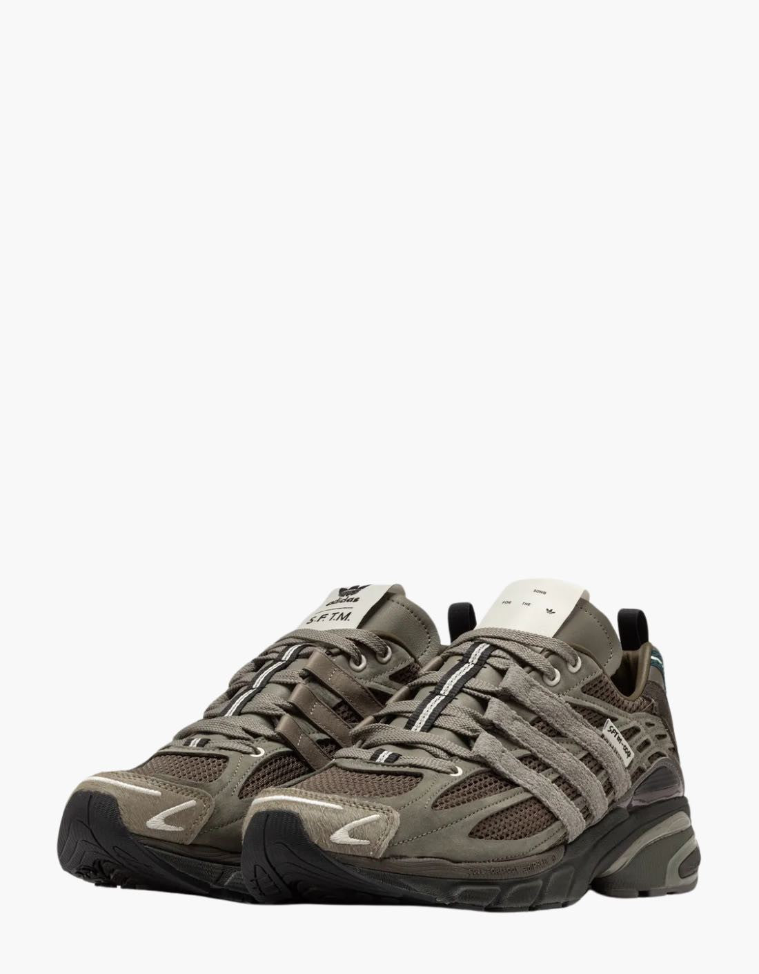 Zapatilla "Adistar Cushion" - ADIDAS X SFTM // Verde