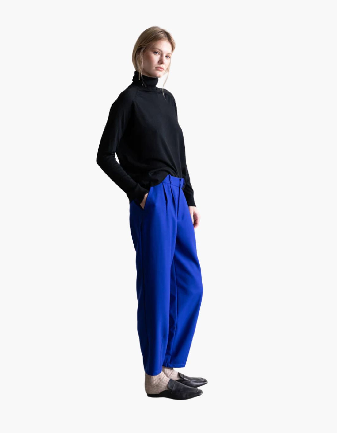 "Electric" pleated trousers