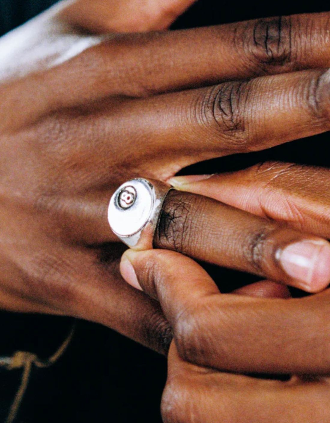 Anillo "8 ball"