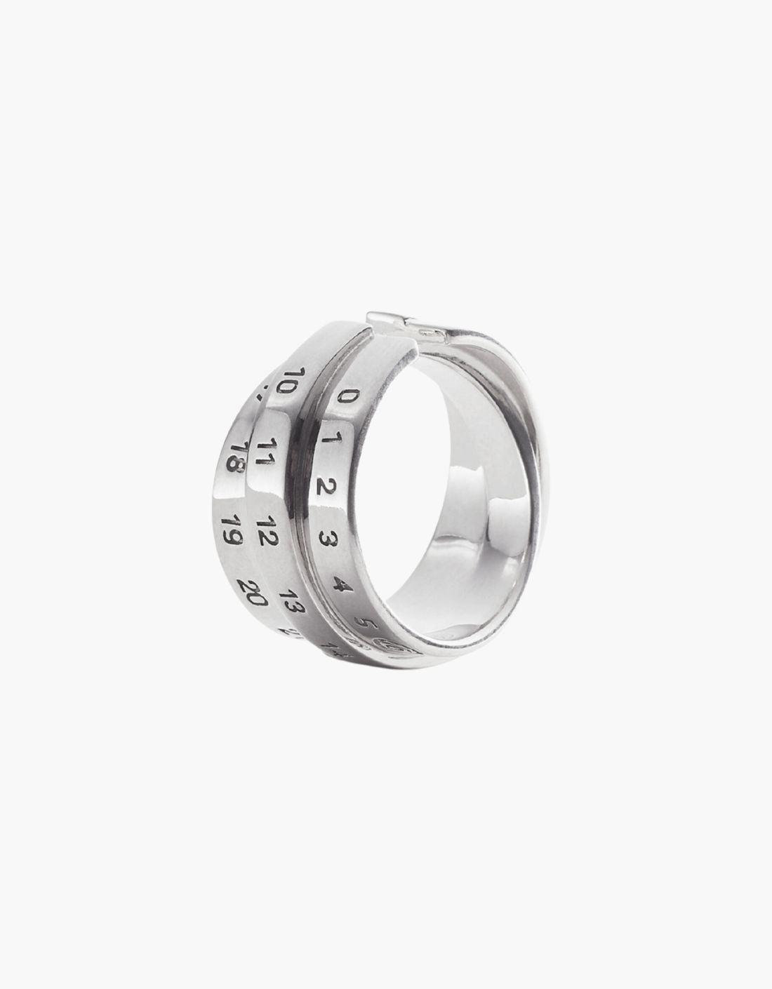 Pendiente cuff "Numeric Signature" - MM6