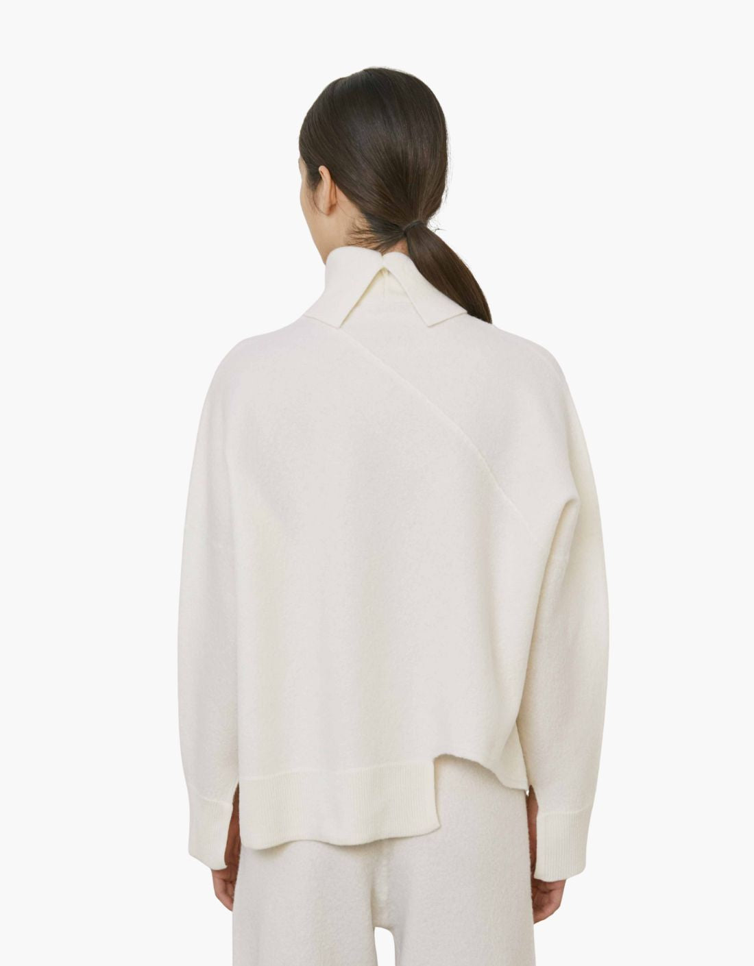 Jersey lana de cuello alto "Glicinia"
