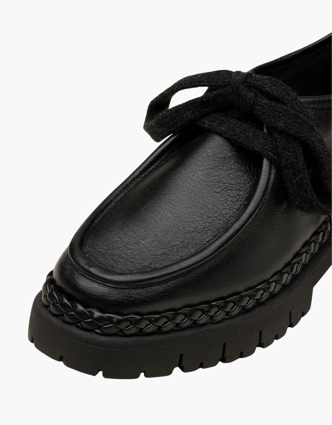 Closed lace-up shoe "Candia"